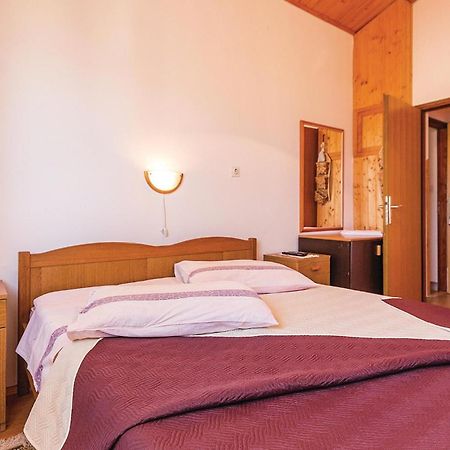 Beautiful Apartment In Pula With Kitchen エクステリア 写真