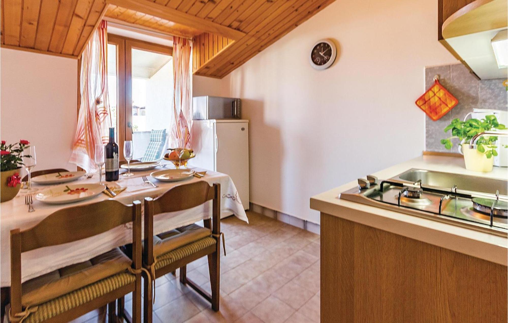 Beautiful Apartment In Pula With Kitchen エクステリア 写真