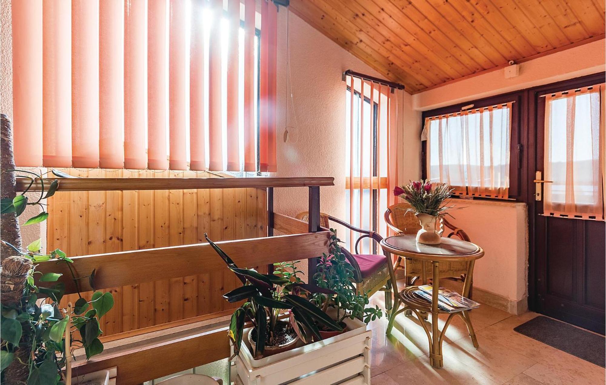 Beautiful Apartment In Pula With Kitchen エクステリア 写真
