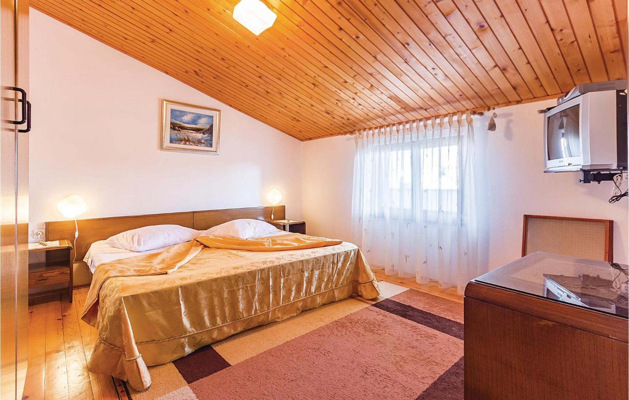 Beautiful Apartment In Pula With Kitchen エクステリア 写真