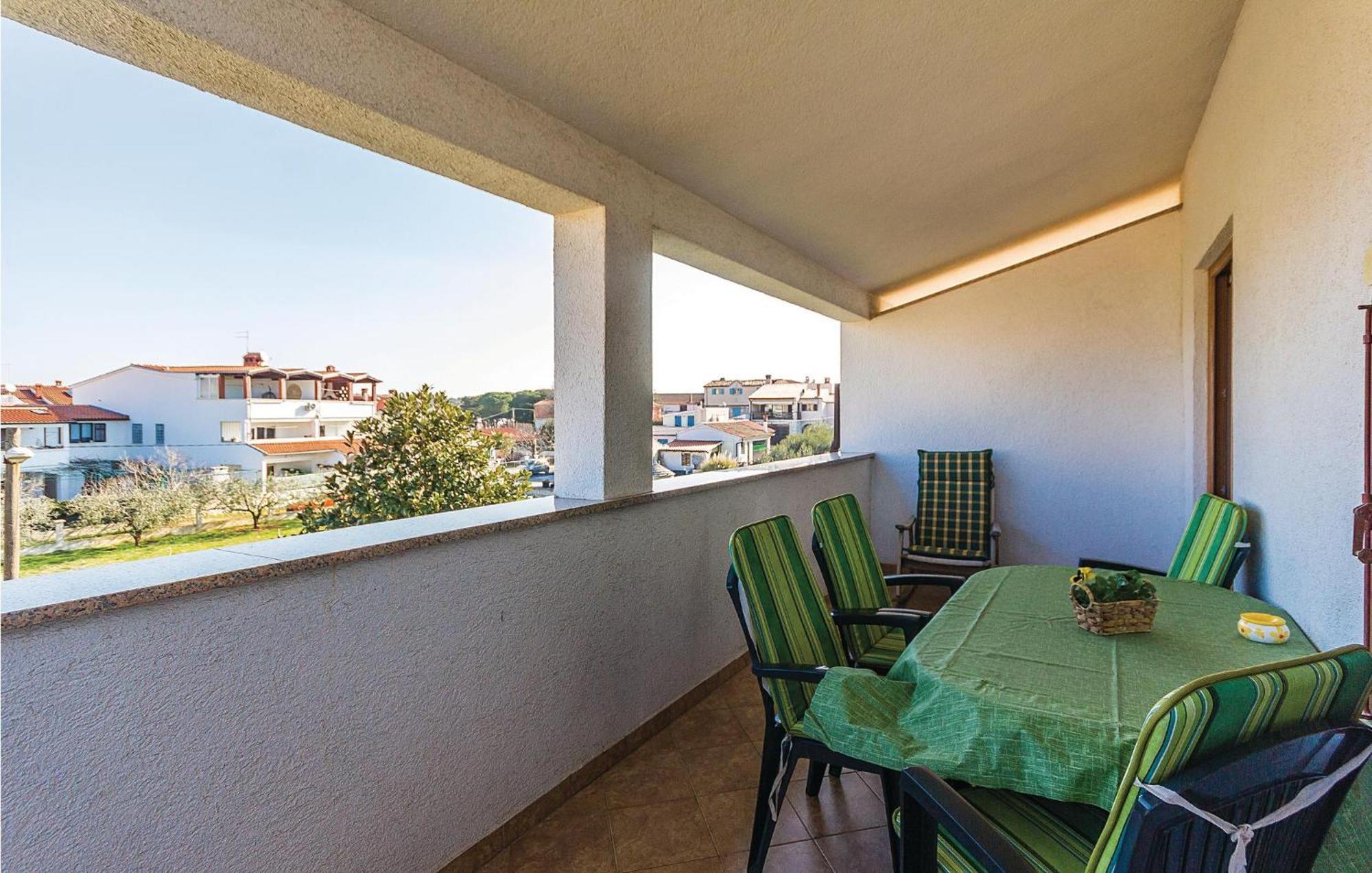 Beautiful Apartment In Pula With Kitchen エクステリア 写真