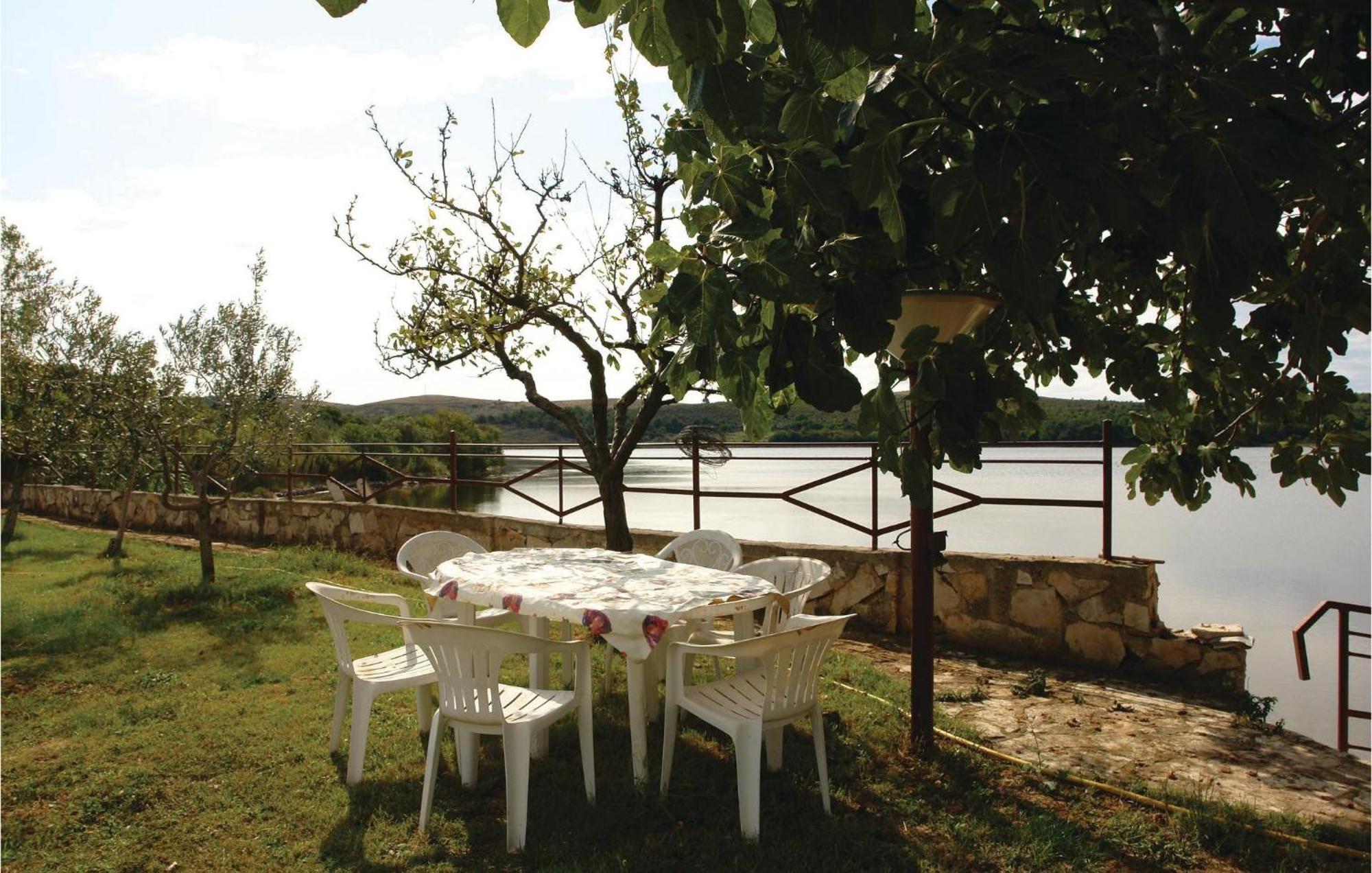 Beautiful Apartment In Pula With Kitchen エクステリア 写真
