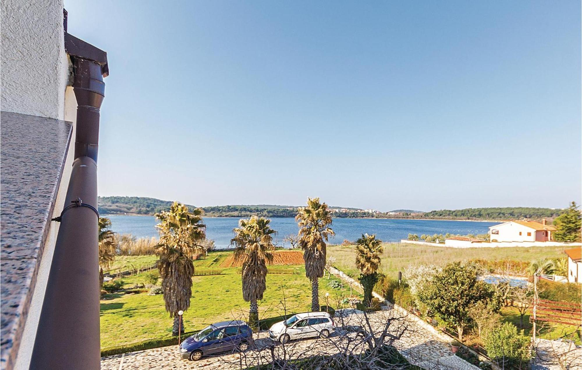 Beautiful Apartment In Pula With Kitchen エクステリア 写真