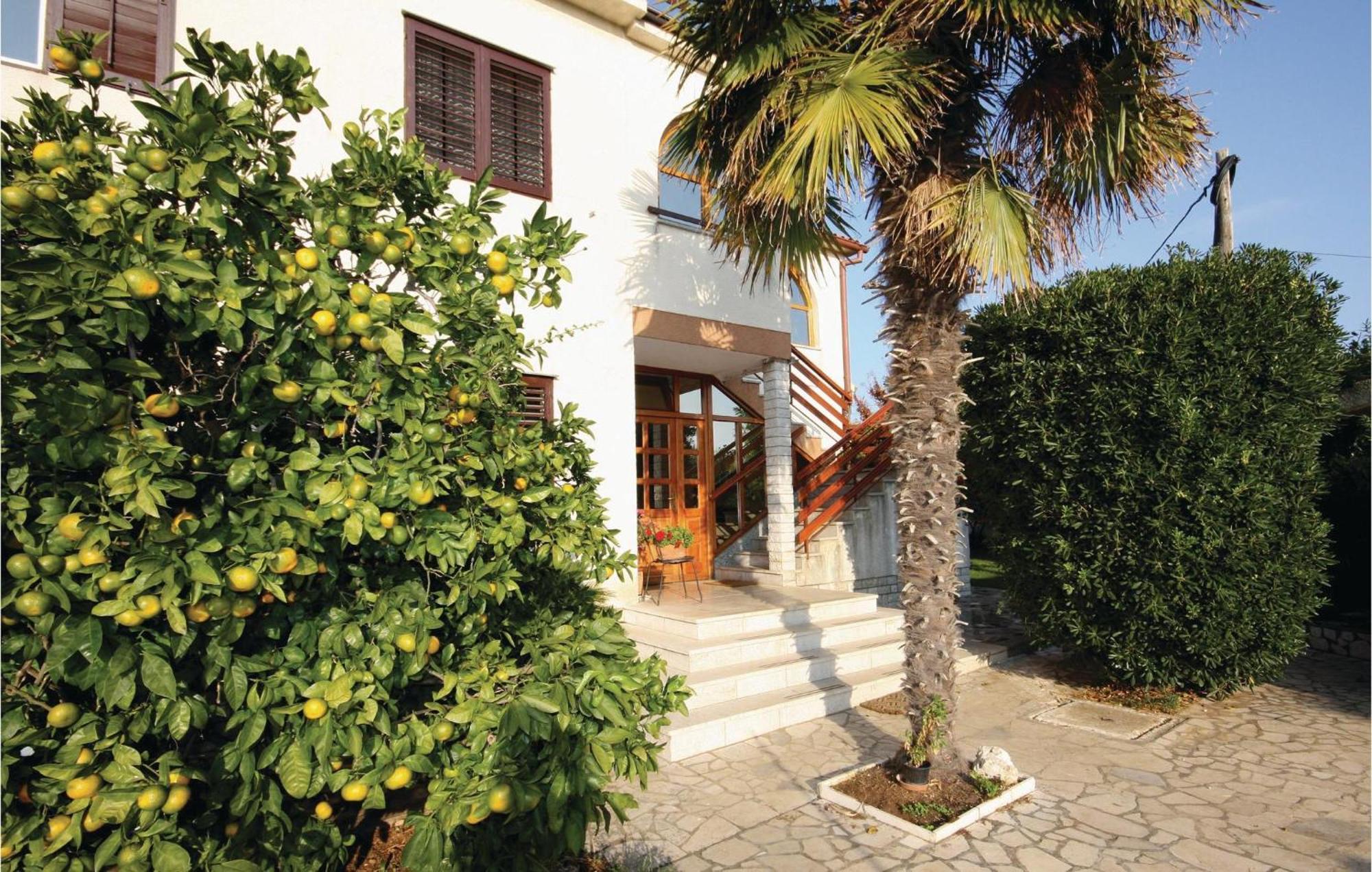 Beautiful Apartment In Pula With Kitchen エクステリア 写真