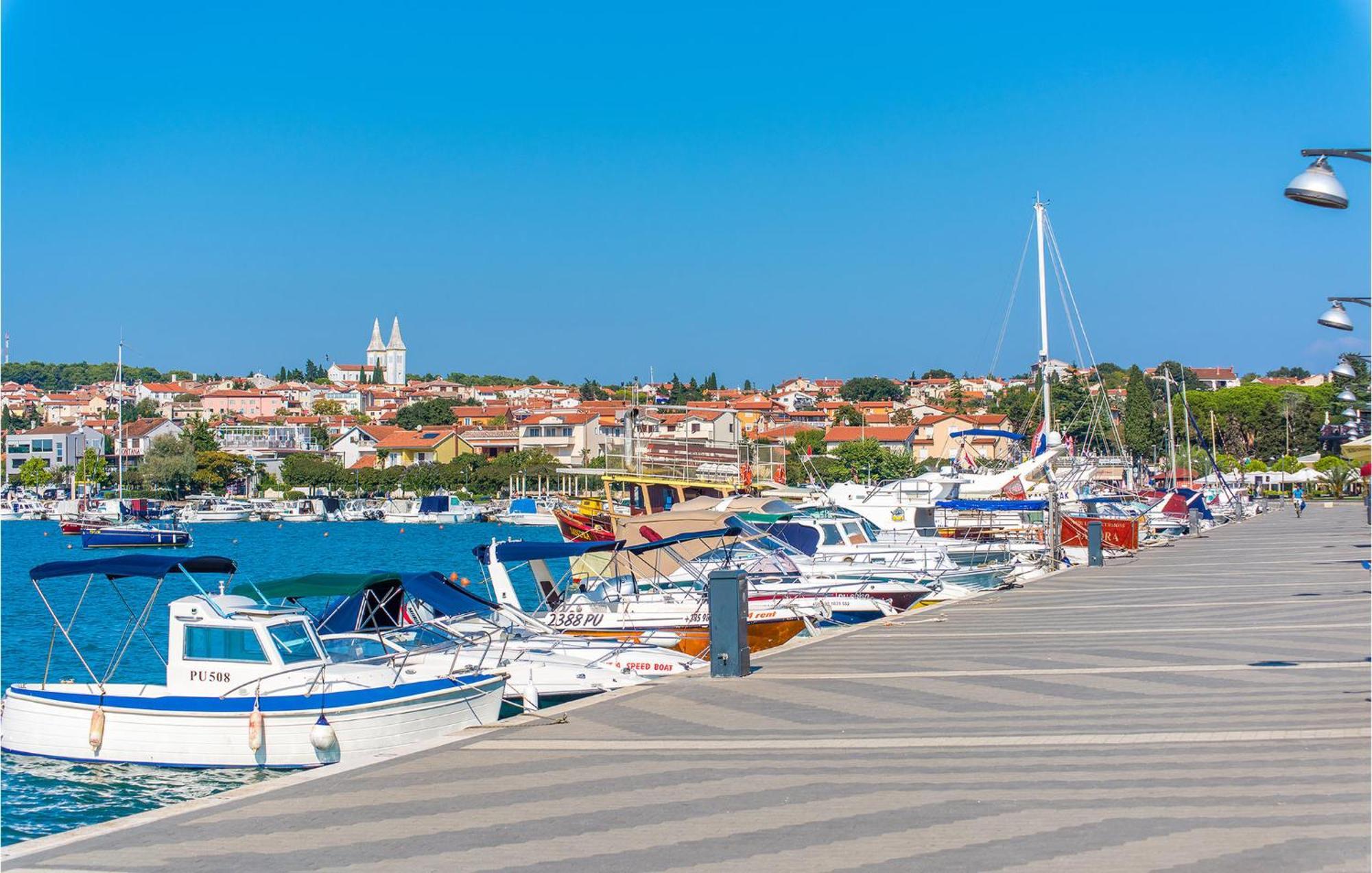 Beautiful Apartment In Pula With Kitchen エクステリア 写真